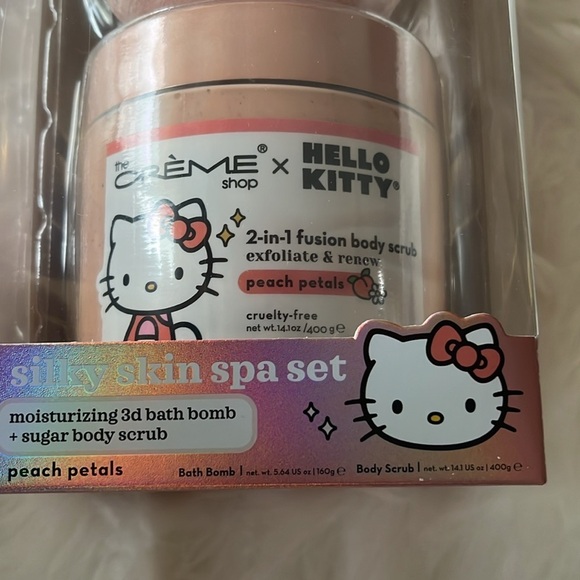 🆕 The Creme Shop x Hello Kitty Silky Skin Spa Set Sugar Body Scrub - Picture 2 of 4